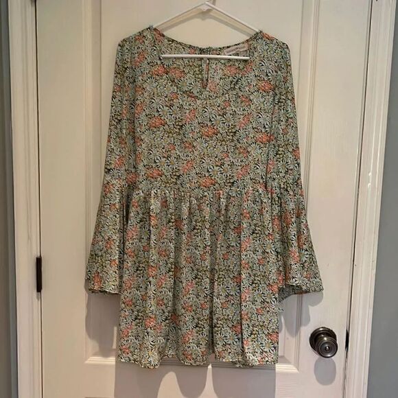 Altar'd State Dresses & Skirts - Altar’d State bell sleeve tie back dress Size M